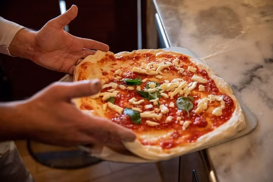 Người Italy ‘ngại’ làm Pizza vì giá thành đắt đỏ