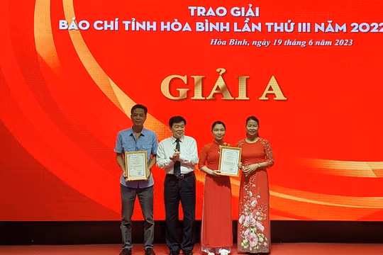 Hòa Bình khen thưởng 24 tác phẩm đoạt Giải Báo chí tỉnh lần thứ III