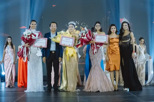 "Nuốt mic" trong phần thi ứng xử bằng tiếng Anh, Nguyễn Trang Nguyệt Minh đăng quang Miss Teen Grand International 2023