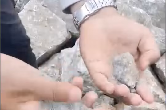 Đà Nẵng: Phát hiện nhà thầu đưa đá có dấu hiệu kém chất lượng vào dự án cảng Liên Chiểu