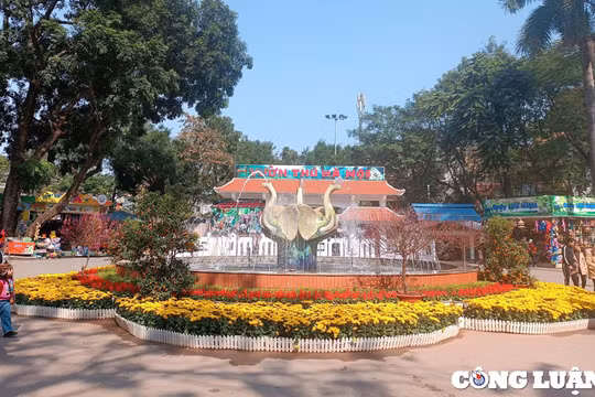 Công viên Thủ Lệ hút khách tham quan trong những ngày đầu năm mới Quý Mão