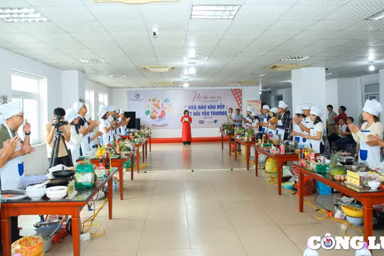 Cán bộ, đoàn viên Công đoàn Cơ quan Trung ương Hội Nhà báo Việt Nam cùng nhau vào bếp, kết nối yêu thương