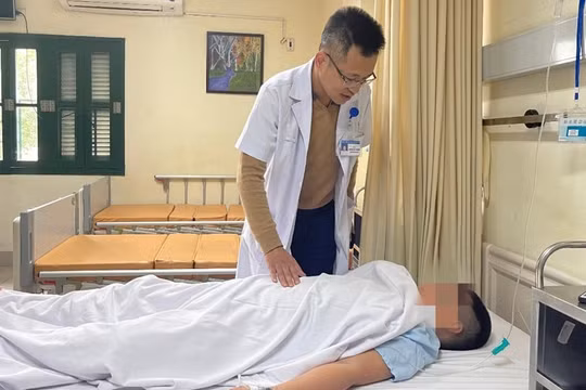 Điều trị sai, một thiếu niên bị cắt tinh hoàn đau đớn
