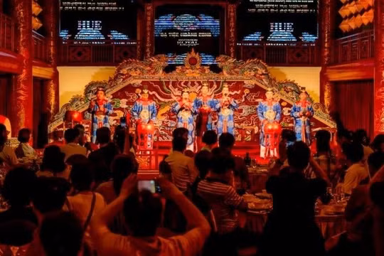 Huế phát triển du lịch gắn với khai thác di sản