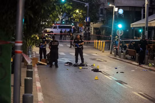 Một cảnh sát Israel bị một người Palestine bắn tử vong tại Tel Aviv