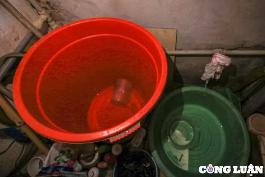 Hà Nội: Hàng nghìn người dân lao đao vì bị cắt nước sạch giữa thời tiết nắng nóng
