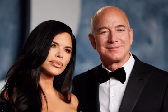 Tỷ phú Jeff Bezos đính hôn với nhà báo Lauren Sánchez