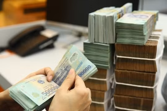 Dòng tiền gửi từ người dân tiếp tục gia tăng, lãi suất huy động có thể tăng trở lại