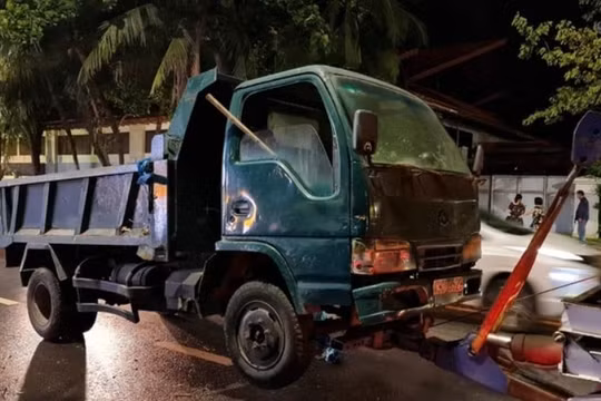 CSGT yêu cầu dừng xe, tài xế ô tô bỏ chạy "như phim hành động"
