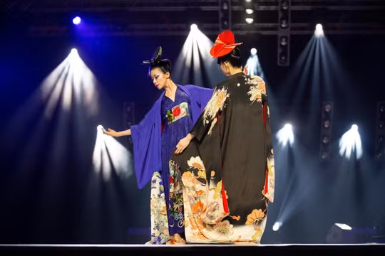  Kobayashi Eiko – Người kể câu chuyện thời đại qua trang phục kimono
