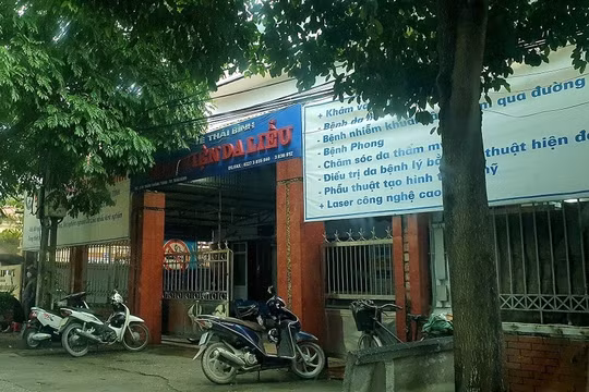 Bắt Giám đốc Bệnh viện Da liễu Thái Bình vì đưa thuốc từ bên ngoài vào bán cho bệnh nhân