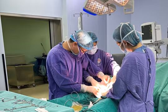 Quý ông Hà Nội “gãy súng” phải nhập viện cấp cứu