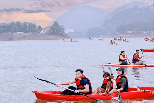 Xu hướng đi du lịch “né” ngày lễ, cơ hội đi máy bay giá rẻ bèo