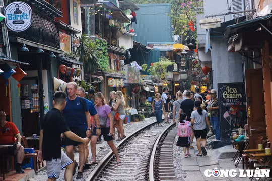 Hà Nội yêu cầu các đơn vị lữ hành không đưa khách đến "cà phê đường tàu"