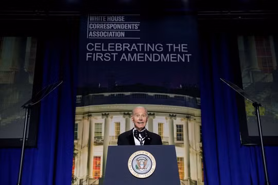 Tổng thống Biden chỉ trích Fox News trong bữa tiệc với các nhà báo