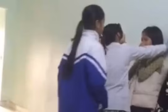 Vụ nữ sinh bị đánh hội đồng tại Thanh Hóa: Chủ tịch TP Sầm Sơn yêu cầu làm rõ