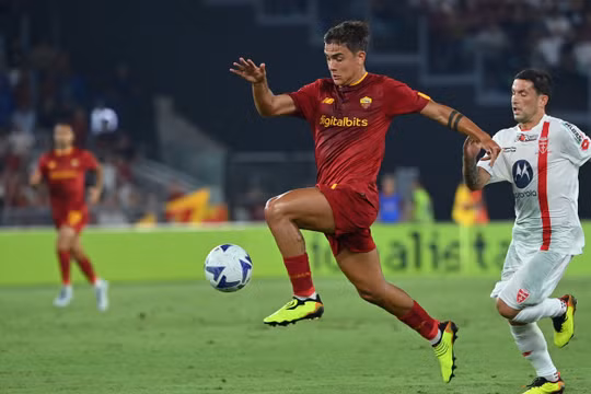 HLV Erik ten Hag rất thích Paulo Dybala