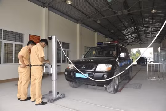 50 cảnh sát giao thông hỗ trợ công tác đăng kiểm