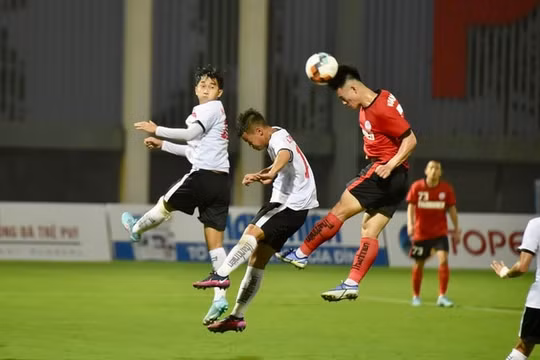 HLV Troussier không gọi 2 học trò cưng lên đội U23 Việt Nam