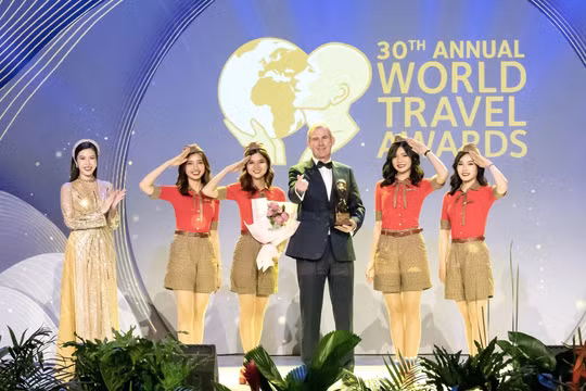 Vietjet nhận giải thưởng danh tiếng toàn cầu World Travel Awards về dịch vụ khách hàng