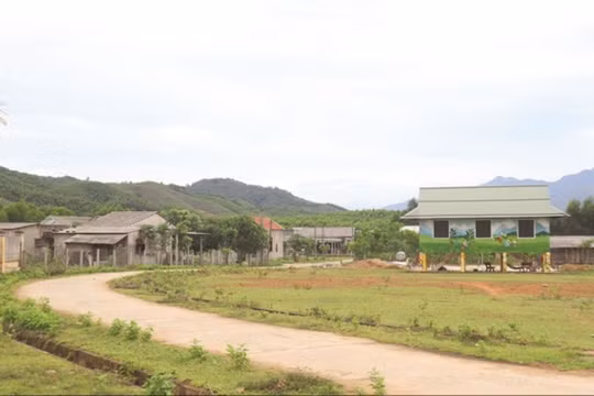 Đồng bào dân tộc thiểu số được hưởng chính sách cấp đất sản xuất