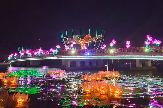 Nhiều hoạt động hấp dẫn tại Đêm Hoa đăng Ninh Kiều, Cần Thơ