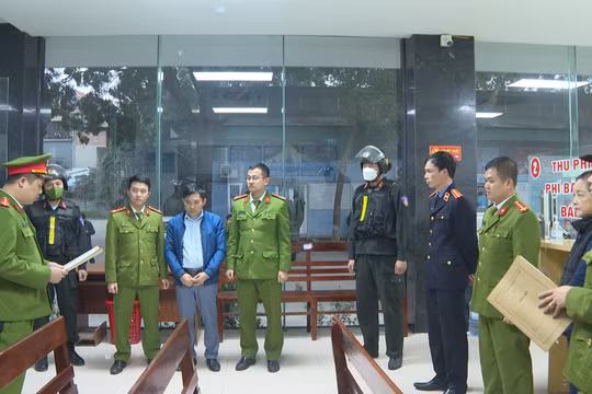 Bắt tạm giam Giám đốc Trung tâm đăng kiểm xe cơ giới số 19-01V