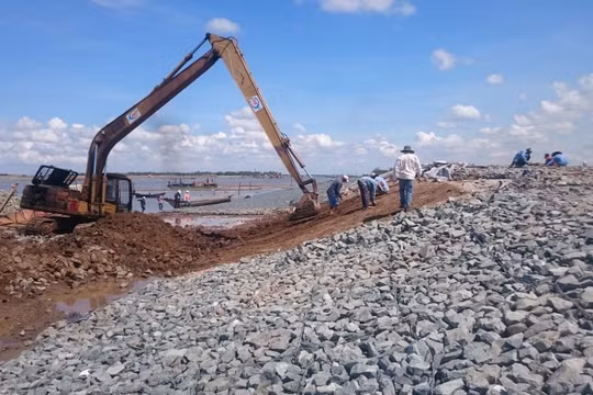 Bảo đảm tiến độ dự án xây dựng luồng cho tàu biển tải trọng lớn vào sông Hậu