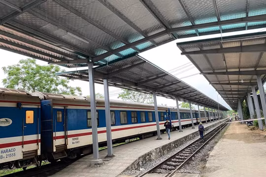 Hành khách đổi, trả vé tàu dịp cao điểm vận tải hè 2023 thế nào?