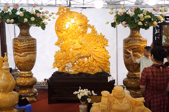 Cận cảnh bức "phu thê viên mãn" bằng ngọc được định giá hơn 6 tỷ đồng