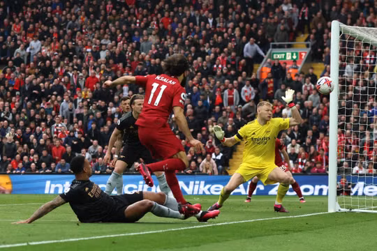 Liverpool chia điểm cùng Arsenal sau màn rượt đuổi đầy kịch tính