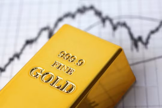 Vàng tăng vượt trội so với cổ phiếu