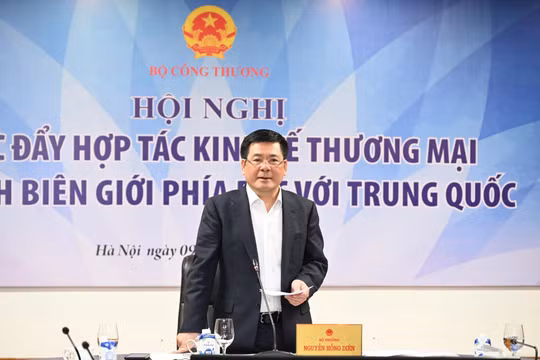Đã đến lúc Việt Nam “đoạn tuyệt” với hình thức xuất khẩu tiểu ngạch sang Trung Quốc