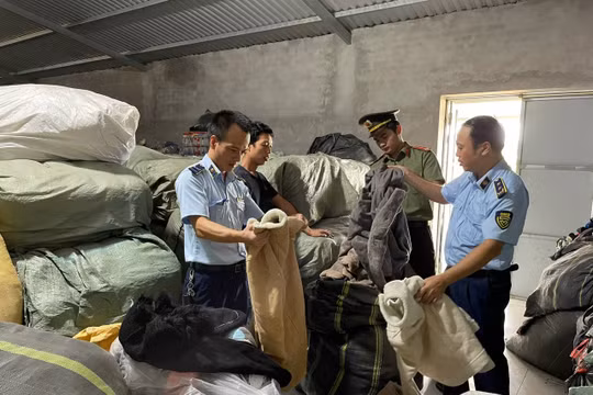Hải Dương: Kho hàng chứa 25 tấn quần áo "second hand" không rõ nguồn gốc