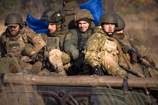 Tên lửa Ukraine tấn công xưởng đóng tàu ở Crimea, làm hư hỏng tàu Nga