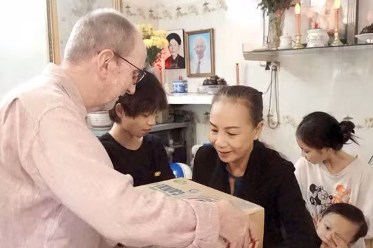 Tập đoàn Tân Hiệp Phát thăm hỏi trẻ em mồ côi được bảo trợ trong chương trình “Cùng con đi tiếp cuộc đời”