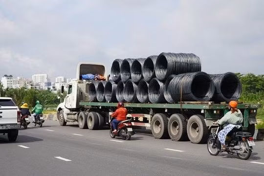 Mở cao điểm xử lý vi phạm tải trọng xe, hàng hóa chằng buộc sơ sài