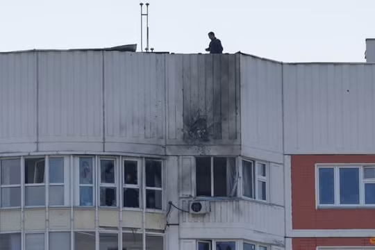 Nga tiếp tục báo cáo bị tấn công gần biên giới Ukraine, gồm các nhà máy lọc dầu