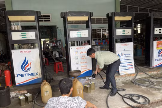 Cà Mau phạt 200 triệu đồng đối với doanh nghiệp bán xăng "kém" chất lượng