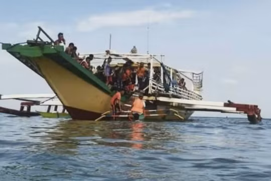 Philippines giải cứu 67 người trong vụ chìm tàu
