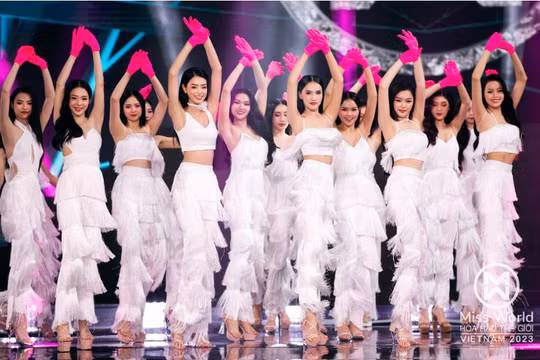 Top 45 thí sinh Miss World Vietnam 2023 trình diễn áo tắm bốc lửa