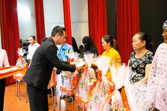 Hội DNT Việt Nam và Tập đoàn TTC tặng quà tết cho đồng bào dân tộc thiểu số trên địa bàn TP.HCM.