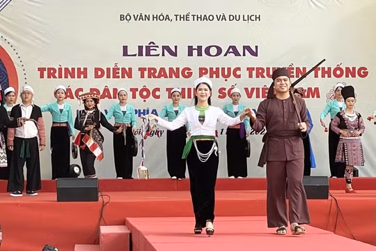 Bảo tồn trang phục truyền thống bằng ứng dụng công nghệ số