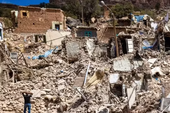 Chạy đua với thời gian tìm người sống sót sau trận động đất ở Morocco