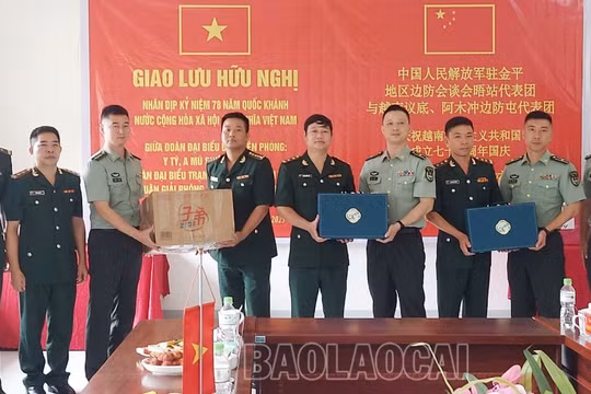 Nhiều hoạt động giao lưu hữu nghị biên phòng trên tuyến biên giới Lào Cai