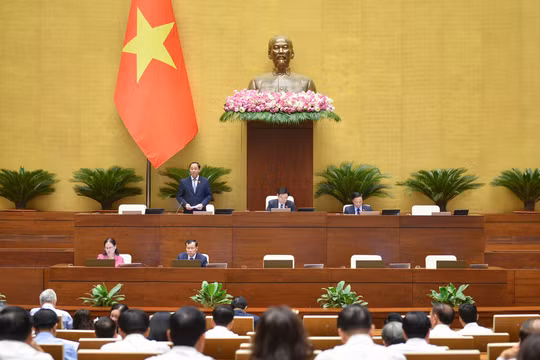 Tạo thuận lợi hơn nữa cho công dân Việt Nam và người nước ngoài thực hiện thủ tục xuất, nhập cảnh