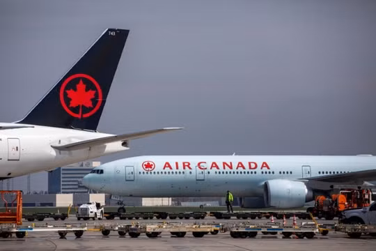 Phi công 'bất đắc dĩ' giúp hạ cánh máy bay Air Canada