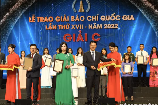 Báo Nhà báo & Công luận đoạt giải C - Giải Báo chí Quốc gia lần thứ XVII - năm 2022
