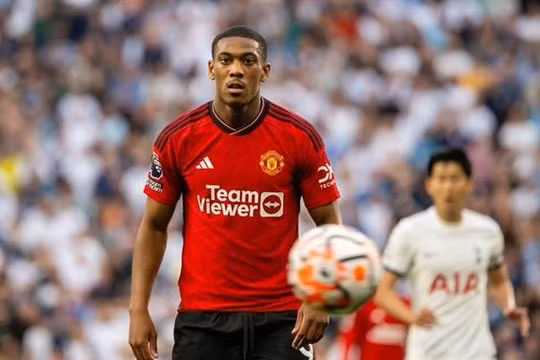 Man United bán Martial, giữ chân loạt trụ cột