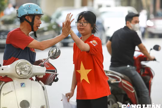 Hình ảnh sĩ tử Hà Nội bước vào kỳ thi lên lớp 10